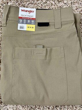 Wrangler Men’s Cargo Tech Pants Tan, Size 32x32 (New)